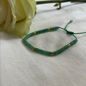 Elegant Green Beaded Bracelet with Gold Accents